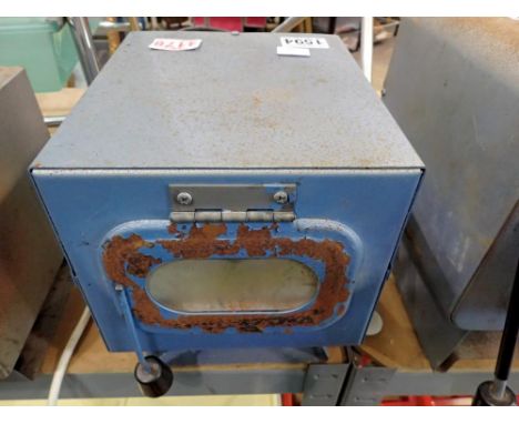 Efco 900W miniature kiln. All electrical items in this lot have been PAT tested for safety and have passed. This does not con