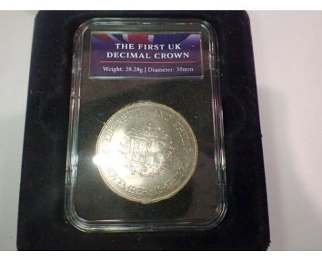 UK first decimal crown slabbed and cased. UK P&amp;P Group 1 (£16+VAT for the first lot and £2+VAT for subsequent lots) 