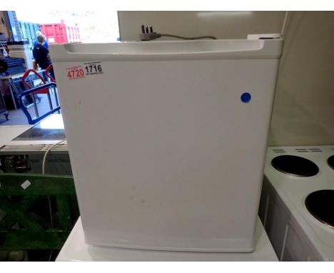 Essential CTF34W18 table top freezer. All electrical items in this lot have been PAT tested for safety and have passed. This 