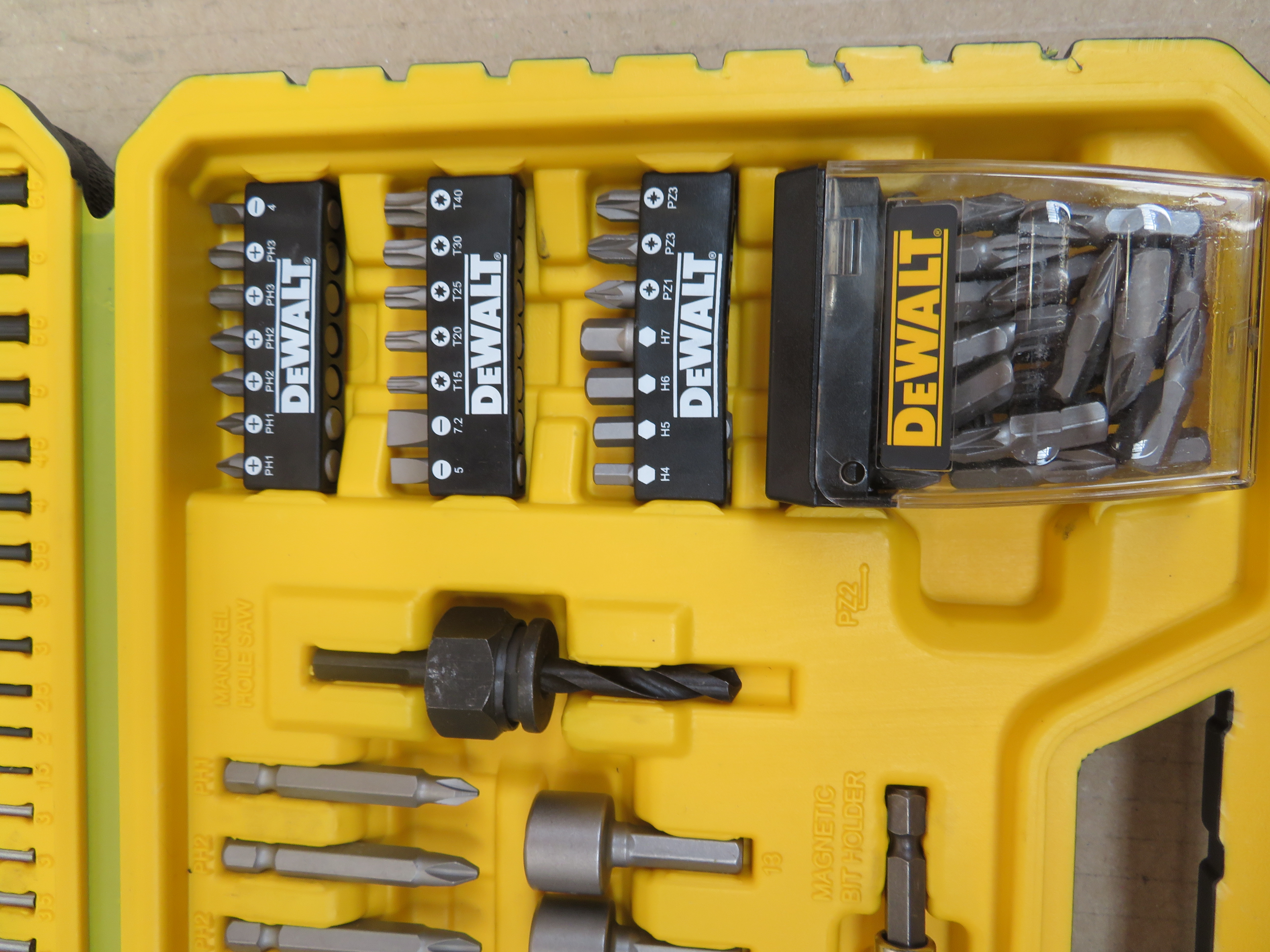 (A25) Dewalt Straight Shank Combination Drill Bit Set 100 Pieces
