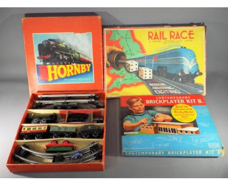 Hornby, Spears Games - A boxed No.20 O Gauge Hornby Train Goods Set, together with 2 boxed vintage games. The set comprises o