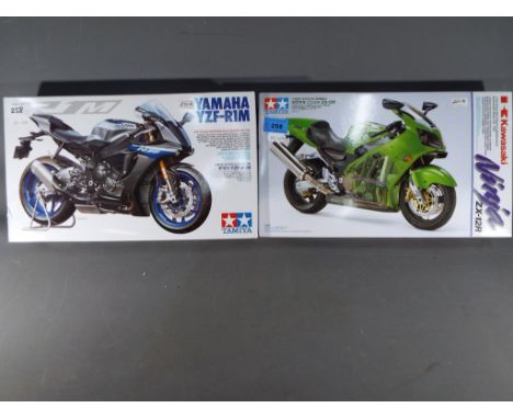 Tamiya Japan - two Tamiya Japan 1/12 scale Motorcycle Series model motorcycles to include Kawasaki Ninja ZX-12R #84 and Yamah