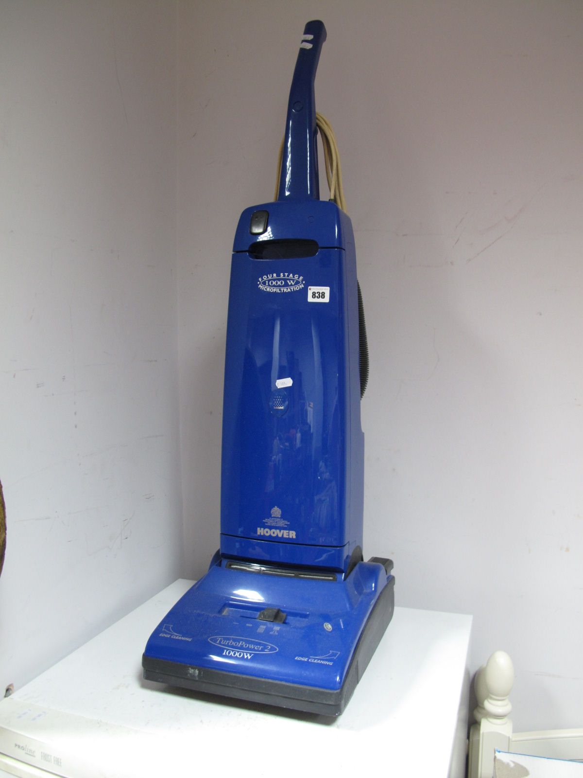 A 1000W Hoover Turbo Power 2 Vacuum Cleaner.