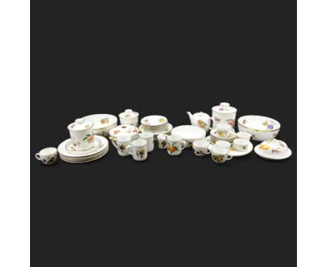 Royal Worcester Evesham and Wild Harvest pattern tea and dinner wares, including dinner plates, side plates, dessert plates, 