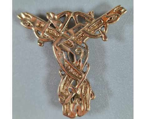 9ct gold Celtic Dogs Mjolnir brooch. 7.9g approx. (B.P. 21% + VAT)