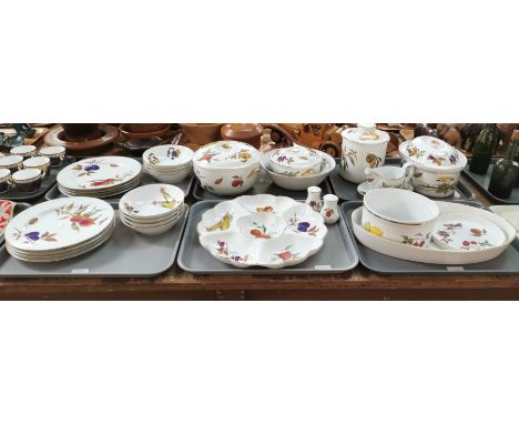 Large collection of Royal Worcester porcelain 'Evesham' design oven to table ware. Various items. (6) (B.P. 21% + VAT)