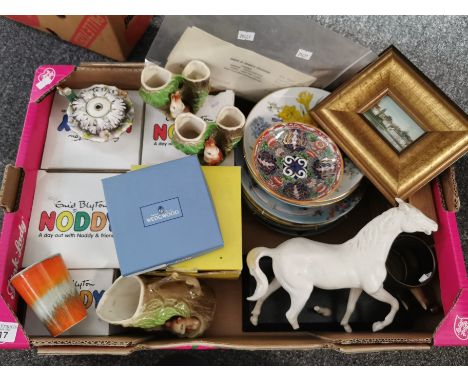Box of oddments to include: Wedgewood blue and white 'Jasperware' dish in original box, Enid Blyton 'Noddy and Friends' figur