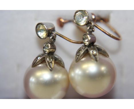 A pair of 9ct gold vintage faux pearl screw back earrings 
