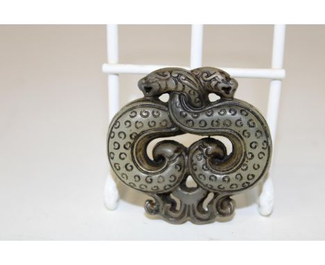 A late 18th century carved jade amulet with entwined dragons 5cm 