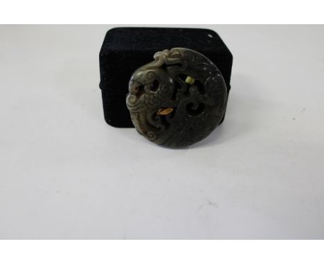 A Oriental carved jade amulet d5cm 