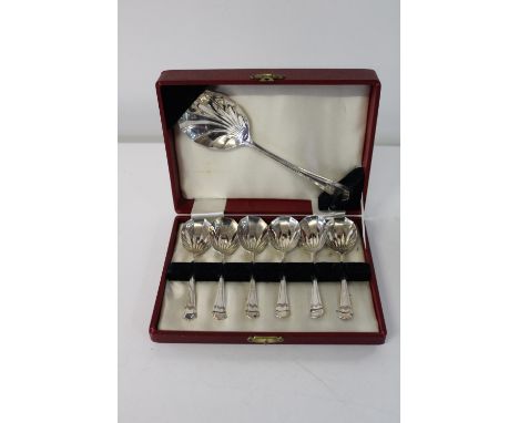 A boxed set of vintage cutlery 