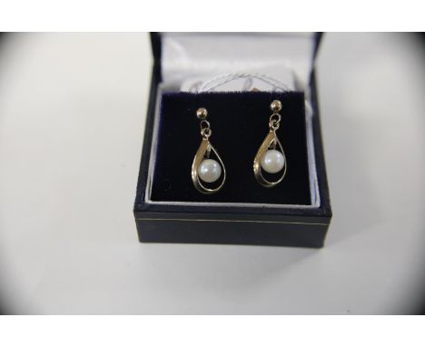 A pair of 9ct gold &amp; cultured pearl earrings 