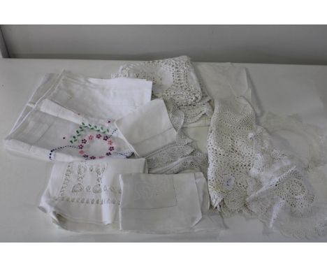 A small selection of vintage linen etc 
