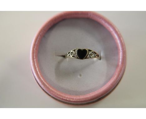 A 9ct gold &amp; black onyx heart signet ring size P 1/2 