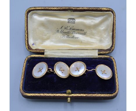 A pair of 9ct gold and Mother Of Pearl set cufflinks in fitted case, 6 grams 