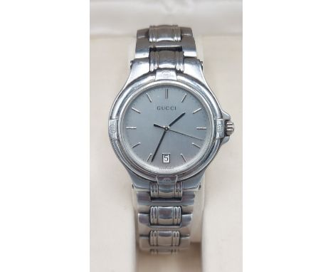 A Gucci 9040 M stainless steel cased wristwatch with papers and box 