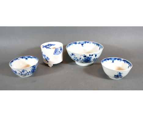 A First Period Worcester Sugar Bowl together with two similar tea bowls and a Royal Worcester small bowl with blue and white 