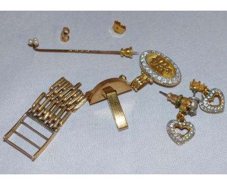 A Middle Eastern yellow metal pendant stamped '585'; a yellow metal clip; a stick pin; a pair of gilt metal earrings; a part 