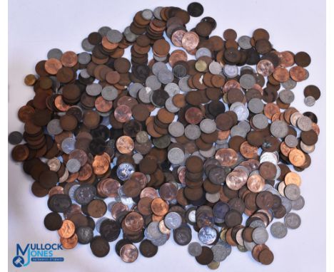 6kg of British Coins, to include pre decimal collection of pennies, halfpennies, threepences, sixpences, shillings, two shill