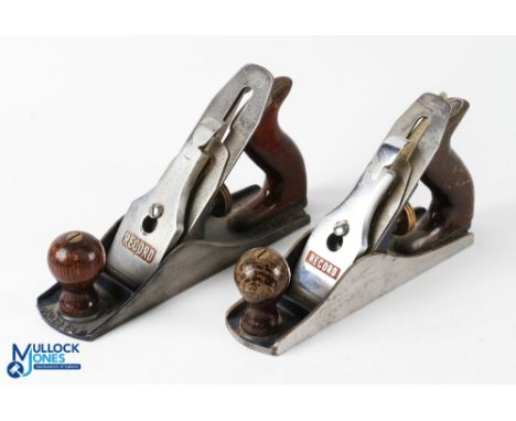 Vintage Record No.4 plane with corrugated sole, with a Record No. 3 plane smooth sole both in good used condition with origin