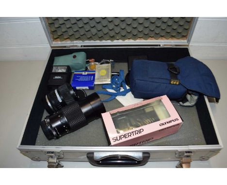 ALUMINIUM FLIGHT CASE CONTAINING CAMERA LENSES TO INCLUDE OLYMPUS 35-70MM, VIVITAR AUTO TELEPHOTO LENSE AND FURTHER ACCESSORI