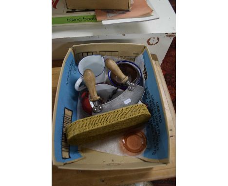 BOX VARIOUS MIXED VINTAGE ENAMEL WARES, HERB CHOPPER AND OTHER ITEMS