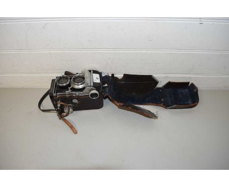 VINTAGE MAMIYAFLEX CAMERA IN LEATHER CASE