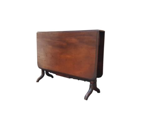 the moulded top with drop leaves resting on a narrow gate leg base with turned end supports, 92 cm wide
