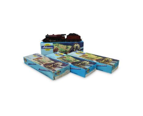 in original boxes, including one engine (4)