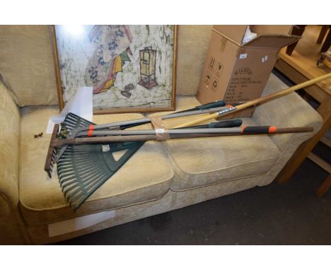 QUANTITY VARIOUS GARDEN TOOLS