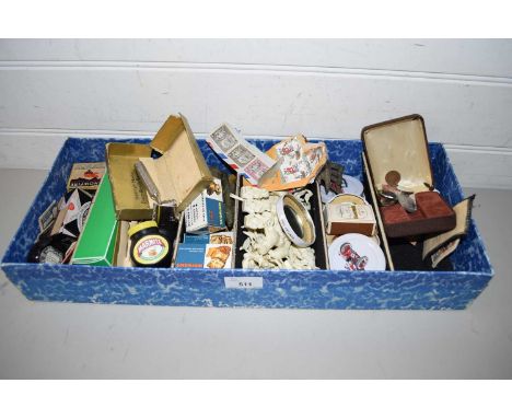 BOX CONTAINING VARIOUS SMALL COLLECTIBLE ITEMS, MODEL ANIMALS, STAMPS, WADE WHIMSIES ETC