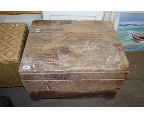 LARGE WOODEN TOOL CHEST CONTAINING ASSORTED VINTAGE WOODWORKING TOOLS