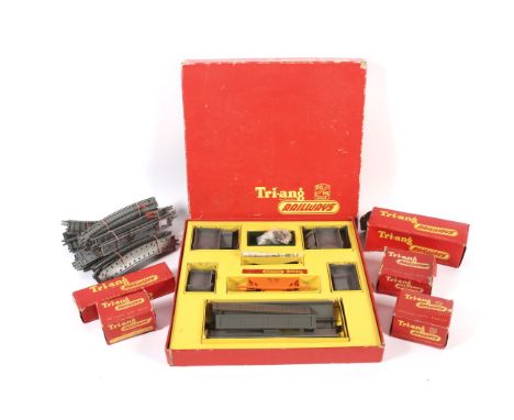 00 Gauge Tri-ang track accessories collection. Comprising range of trackside features and track noting elevated hopper set. 