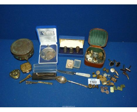 A small quantity of miscellaneous to include: silver thimbles, miniature peg doll, various cuff links and tie clips, medallio