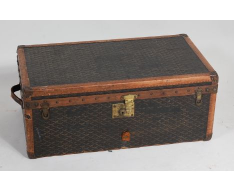 Malles Goyard - An early 20th century canvas, tan leather, metal and studded travelling trunk, having end carry handles (one 