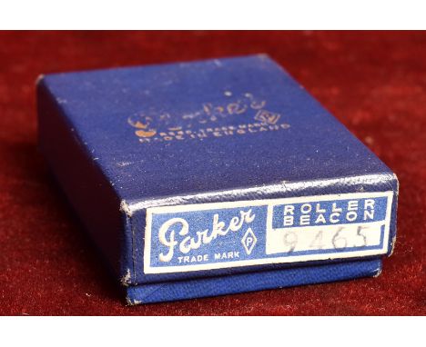 A Parker Roller Beacon 9465 lighter, boxed with pouch and booklet. H=5, W=3.5cm