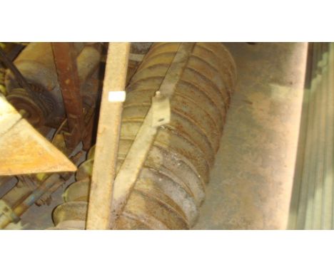 Vintage roller to fit crawler tractor