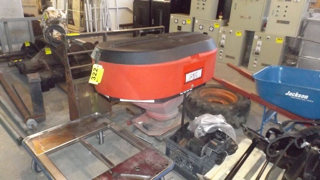 WESTERN MODEL 2500 SALT SPREADER