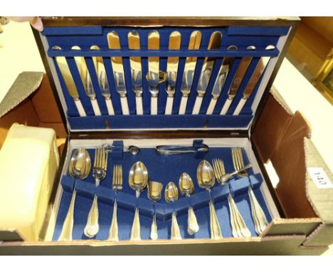 A good collection of vintage boxed cutlery and loose items including silver salt spoons 