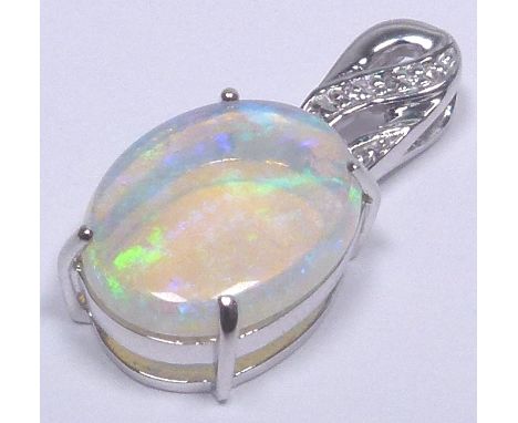 9 K MINTABIE JELLY OPAL PENDANT. 9 k gold mintabie jelly opal single stone and diamond pendant, 2,16g