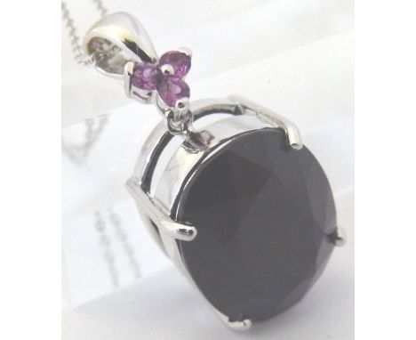 9 K BLACK SPINEL PENDANT. 9 K white gold black spinel and garnet pendant on 9 K white gold chain, 4,5g