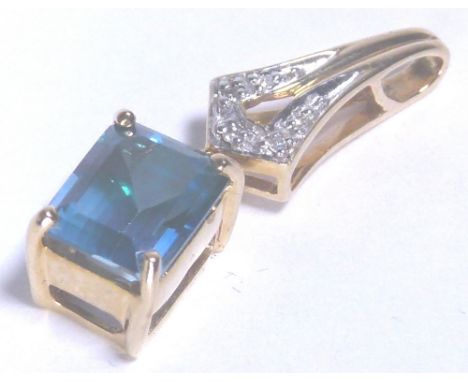9 K TOPAZ PENDANT. 9 K gold bicolour topaz and diamond pendant, 1,91g