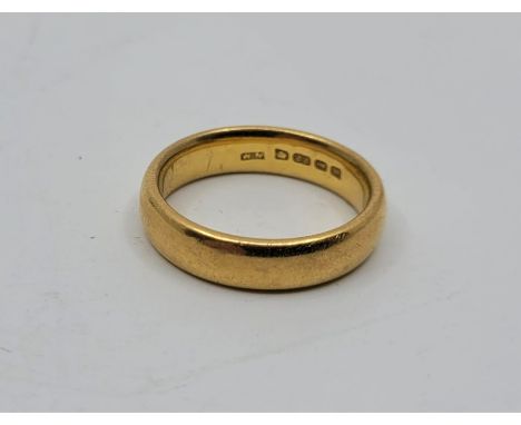 A 22ct. gold band, Birmingham 1921. (7.2g). Size UK M 1/2.
