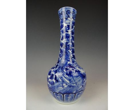 Chinese porcelain Blue and White vase with phoenix - Kangxi mark. 19th Century. Height 30 cm.Very good condition. No chips ha