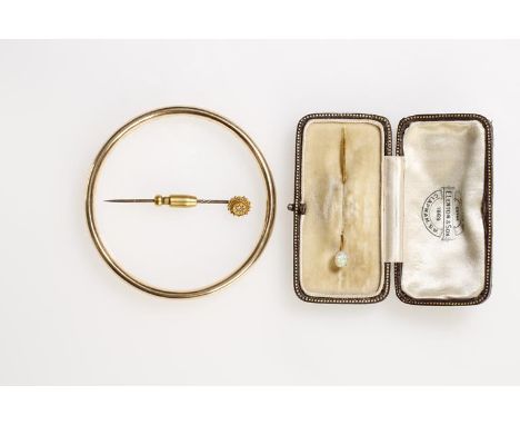 A 15CT YELLOW GOLD PLAIN POLISHED BANGLE with presentation inscription dated 1922, (c.15.5grams), a cased opal-set stick pin 