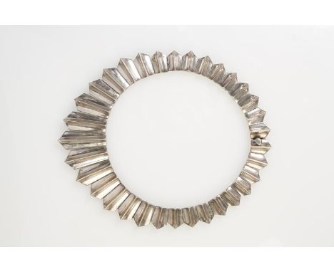 A MEXICAN SILVER COLLAR NECKLACE, each graduated link modelled as a stylised arrow head, forming a spiky design, the conceale