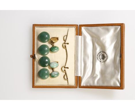 A CASED SET OF 18CT YELLOW GOLD AND JADE CUFFLINKS AND DRESS STUDS, the cufflinks, the cufflinks each set with oval cabochon 