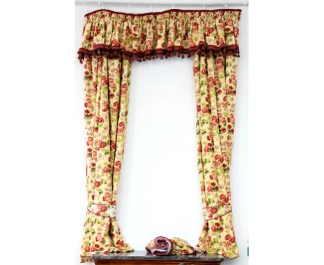 A PAIR OF FLORAL CURTAINS WITH SINGLE PLEAT HEADING, INTERLINED AND BLACKOUT LININGS, 1 ½ WIDTHS, DROP 247CM AND DEEP FRINGED