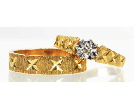A DIAMOND RING, ILLUSION SET IN 9CT GOLD AND A 9CT GOLD WEDDING RING, SIZE Q, 6.8G