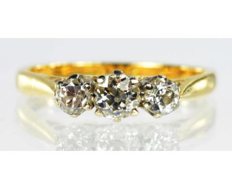 A DIAMOND RING WITH THREE OLD CUT DIAMONDS IN 18CT GOLD, SIZE J, 2.3G